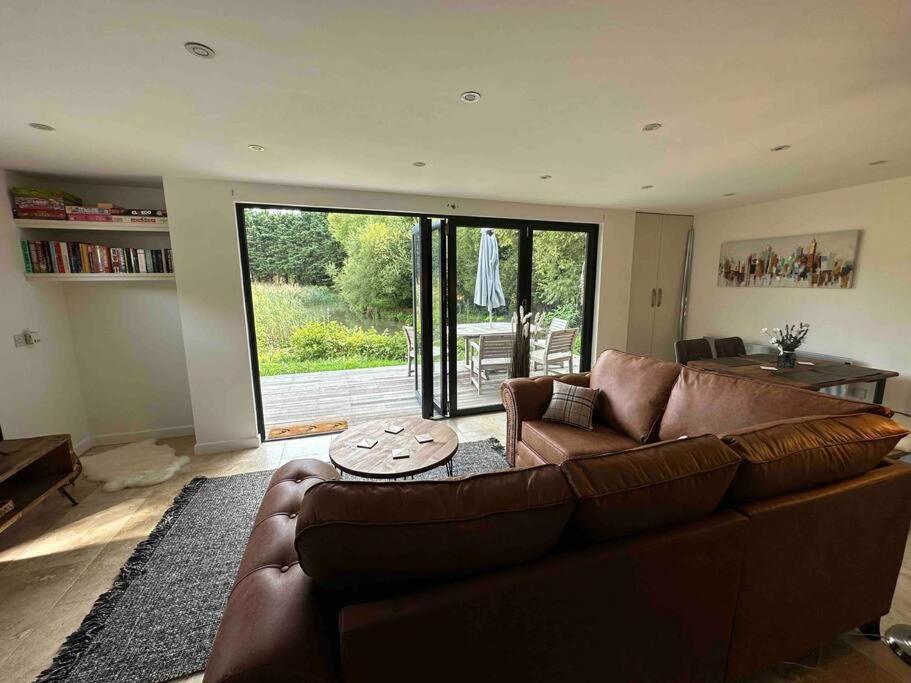 Beautiful Cabin With Pond View Steyning Eksteriør billede