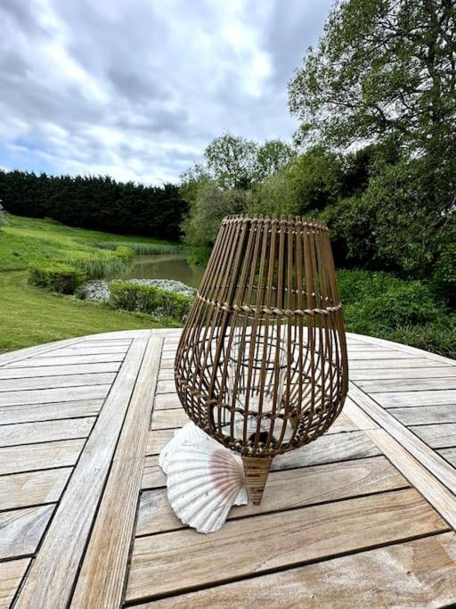 Beautiful Cabin With Pond View Steyning Eksteriør billede